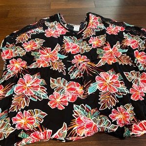 Cute Floral Top. Size 1X